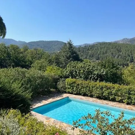 Stylish With Large Pool And Stunning Views *