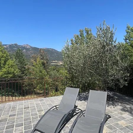 Stylish With Large Pool And Stunning Views Villa