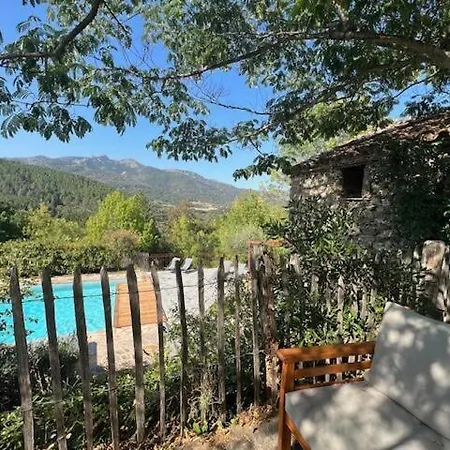 Stylish With Large Pool And Stunning Views *