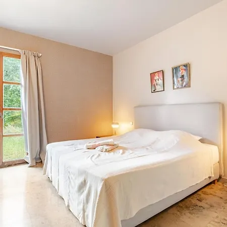 빌라 Stylish With Large Pool And Stunning Views *