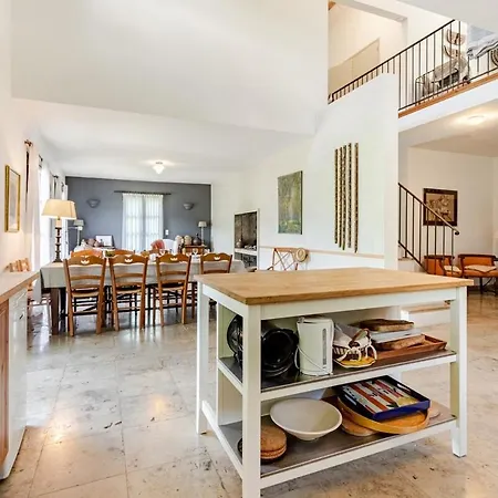 빌라 Stylish With Large Pool And Stunning Views 오라르그