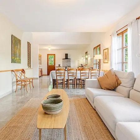 Stylish With Large Pool And Stunning Views Villa *