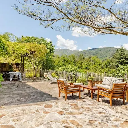 Stylish With Large Pool And Stunning Views