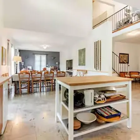 Stylish With Large Pool And Stunning Views Villa Olargues