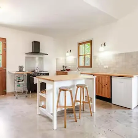 Stylish With Large Pool And Stunning Views Villa Olargues