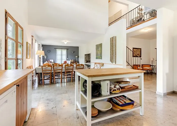 빌라 Stylish With Large Pool And Stunning Views 오라르그